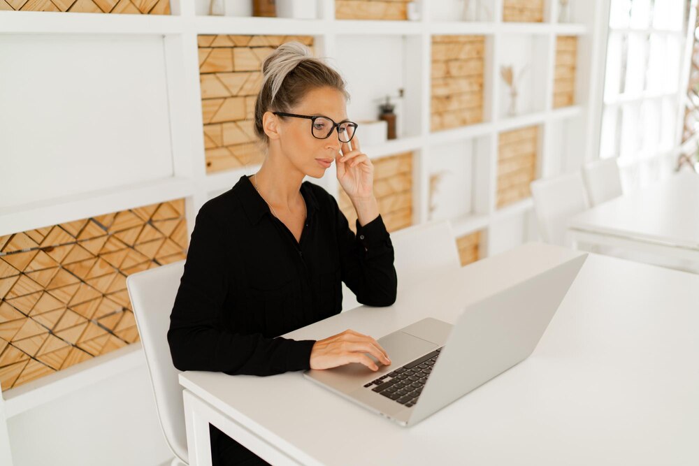 Estratégias Eficazes de Prospecção: Modelos para E-mails e Cold Calls  