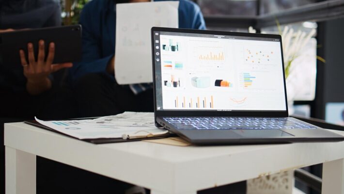 Escolhendo e Implementando a Solução de CRM Ideal para Prospecção B2B Escolhendo e Implementando a Soluyyo de CRM Ideal para Prospecyyo B2B - Escolhendo e Implementando a Solução de CRM Ideal para Prospecção B2B
