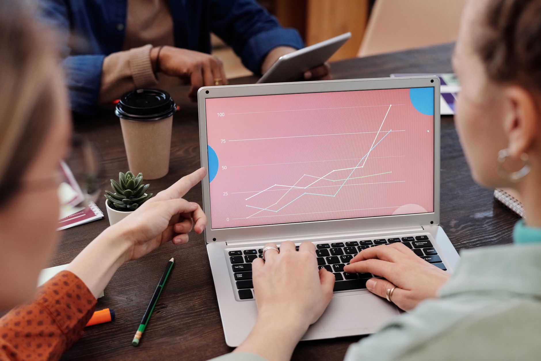 Lead Scoring: Estratégias Eficazes para Qualificar Leads e Impulsionar Vendas B2B Lead scoring: como qualificar leads para aumentar vendas B2B